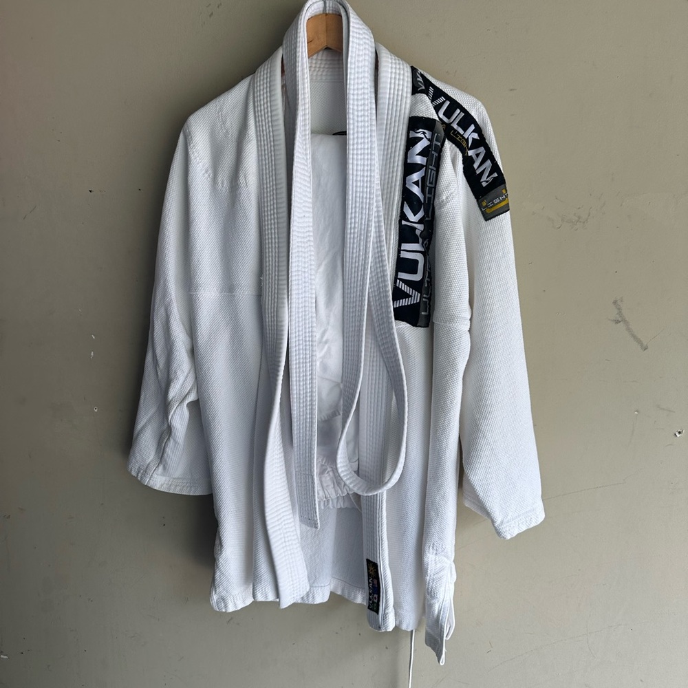 Vulkan Pro Gi size A4 plus extras (boxing gloves/ shin guards)